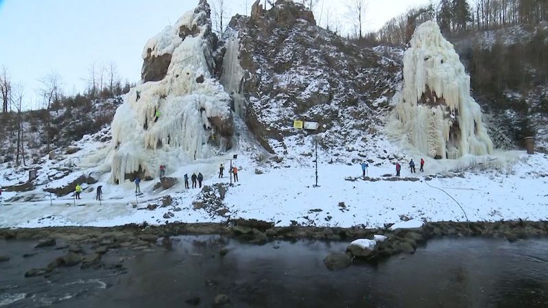 Ledová stěna na Vysočině díky tuhým mrazům znovu ožila
